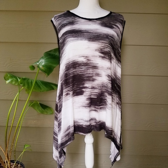 Simply Vera Vera Wang Tops - Simply Vera long sides tank top XL